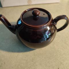 Vintage BROWN TEAPOT With LID Excellent  Condition.
