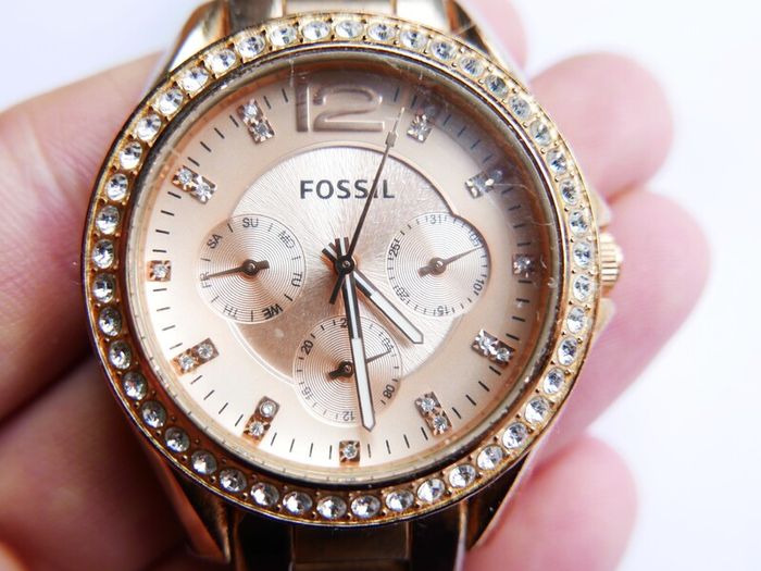 Fossil ES2811 Women Stainless Steel Analog Dial Quartz Genuine Wrist Watch (fresh battery)