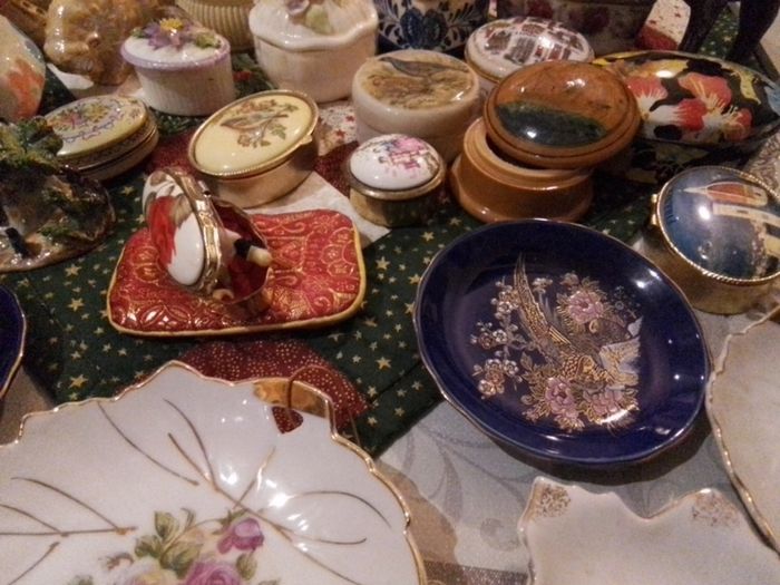 Selection of Vintage Ceramic/Metal Pill Boxes & Other Decorative Items