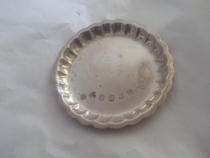 a small irish silver dish 36 grams dublin hall marks