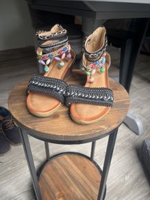 Sandles