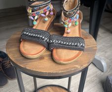 Sandles