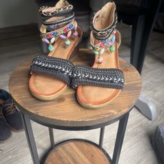 Sandles