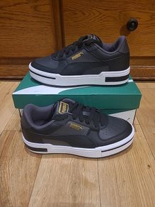 New Puma trainers size 5uk