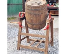 Milk Churn on Stand KAS576