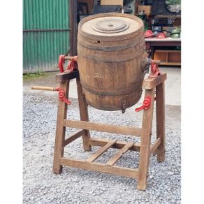 Milk Churn on Stand KAS576