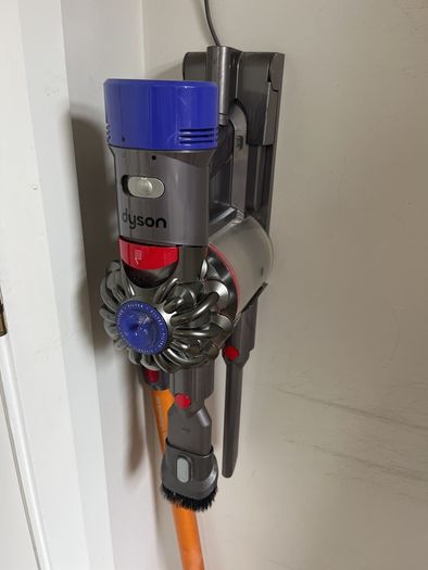 dyson v8 cordless vacuum
