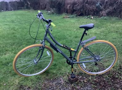 Ladies road bike ... as new 28" alloy wheels