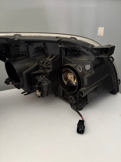 toyota avensis headlights