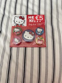hello kitty badge pack