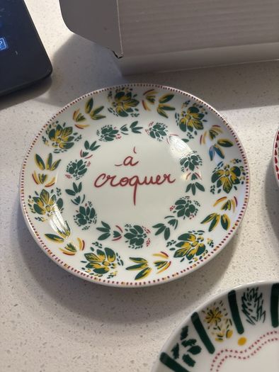 Fragonard Parfumeur Made in France Brand New Boxed set of small plates ( 3 ) 15 cm diameter