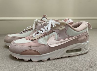 NEW  Nike Air Max 90