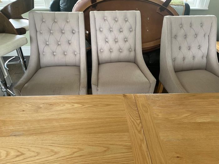 Fabulous Table & 8 Chairs