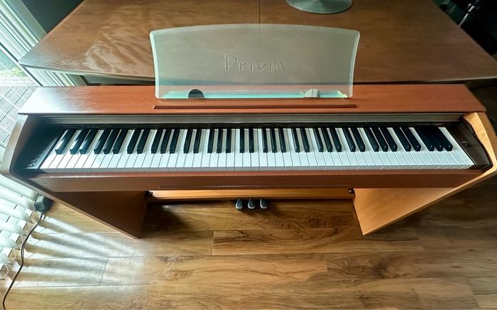 Casio Privia PX-720 Digital/Electric Piano in cherrywood