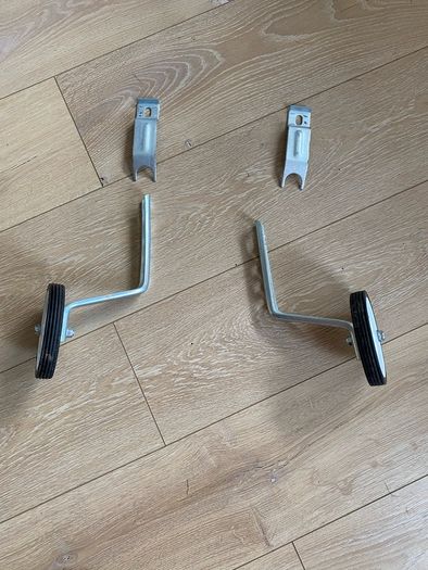 training wheels /stabilisers plus kids bike age 4-6