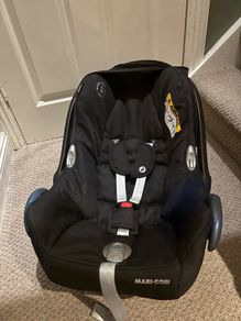 Maxi Cosi Cabriofix seat and isofix base