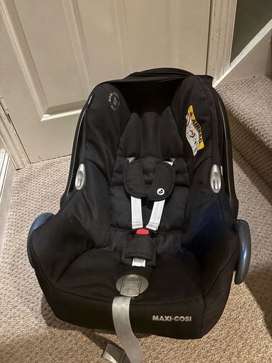Maxi Cosi Cabriofix seat and isofix base