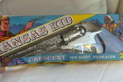 Vintage Crescent Kansas Kid 100 Shot Repeater Toy Gun