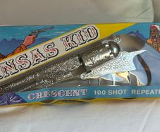 Vintage Crescent Kansas Kid 100 Shot Repeater Toy Gun