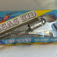 Vintage Crescent Kansas Kid 100 Shot Repeater Toy Gun