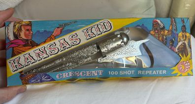 Vintage Crescent Kansas Kid 100 Shot Repeater Toy Gun