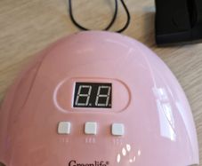 Nail UV lamp