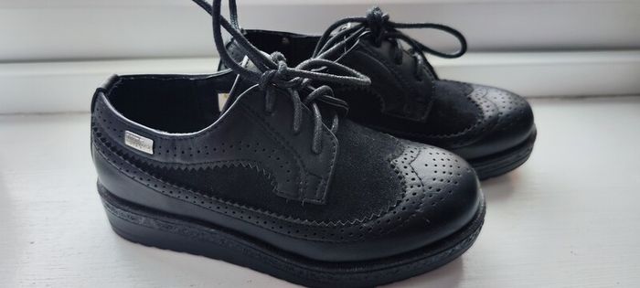 Girls shoes size 28