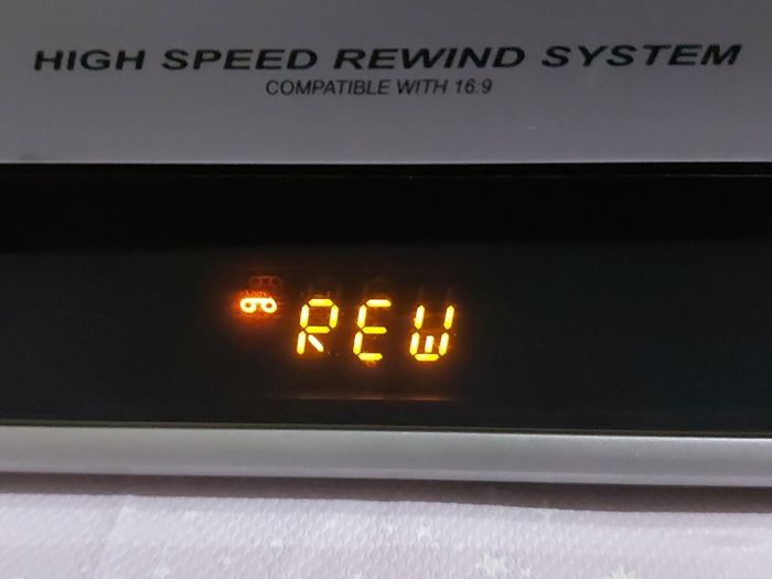 DAEWOO VHS Player, Silver, Model No. ST220PI, in excellent condition, seems to be working fine