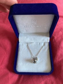 Black pearl pendant  ( with certificate)