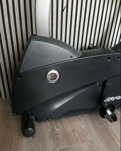 Life fitness c1 exercise bike