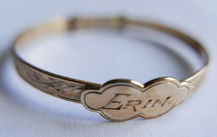 Vintage Child's Rolled Gold Engraved  Bangle Bracelet 2" - 5,32g