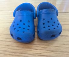 crocs infant size 4 (EU 19)