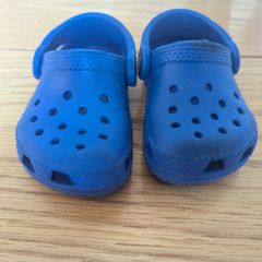 crocs infant size 4 (EU 19)