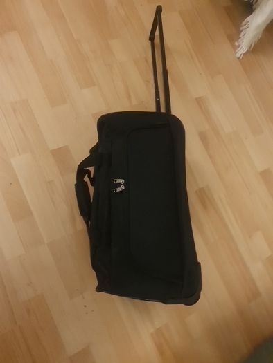 Travel Bag on Wheels 35Ltr ... Colour: Black .. Size: 27" x 11" x 10" Price Drop