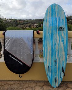 Ocean&Earth S-Epoxy 6ft Surf board includes accessories.