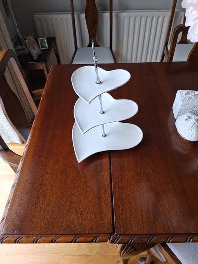 cake stand