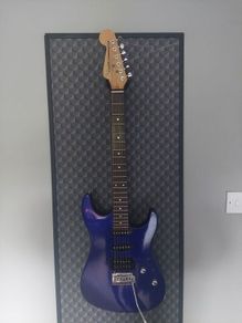 Squier by Fender Showmaster