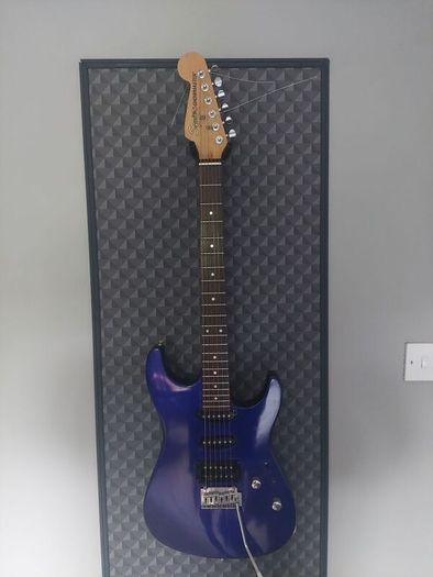 Squier by Fender Showmaster