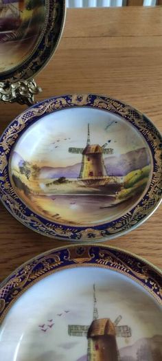 Antique fine Japanese porcelain, 5 bowl plates hand painted with liquid gold in Japan in the 1930s