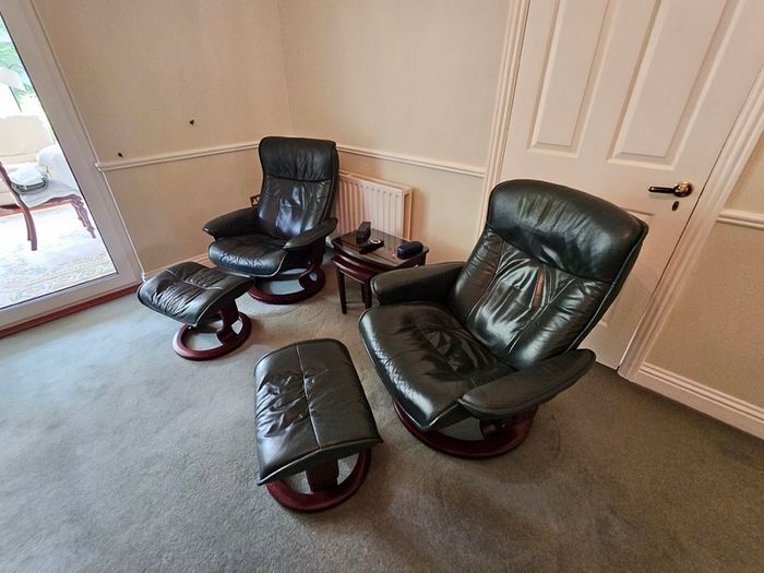 Stressless Recliner Armchairs Pair
