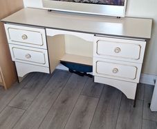 Dressing table