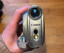 Canon MV 960 mini DV camera