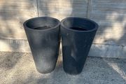 Pair of grey plastic garden pots/planters