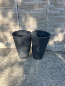 Pair of grey plastic garden pots/planters