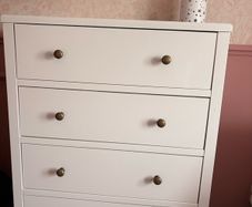 chest of drawers
