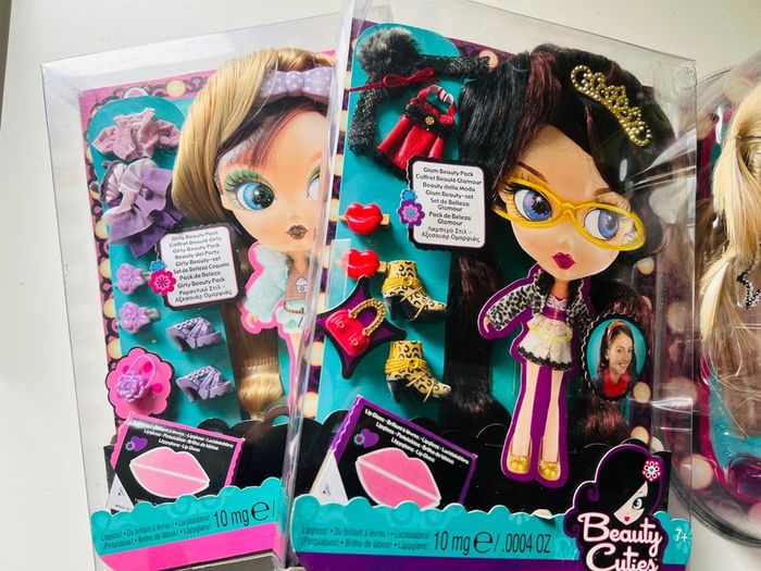 2006 Mattel Rockabelle Beauty Cuties Fashion Doll plus extras