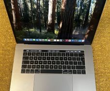 Apple MacBook Pro 15-inch 2018 Intel Core I7 2.2GHz, 16GB RAM, 500GB SSD
