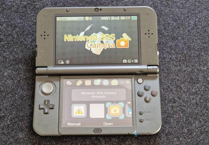 New Nintendo 3DS XL Metallic Grey 16GB Excellent Screens