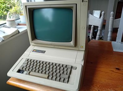 Apple IIe & Green Monitor, Nic, Serial card