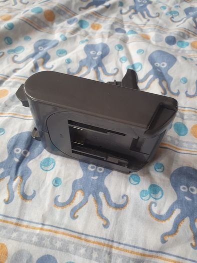 DeWalt battery adaptor for Dyson V6 (free postage)